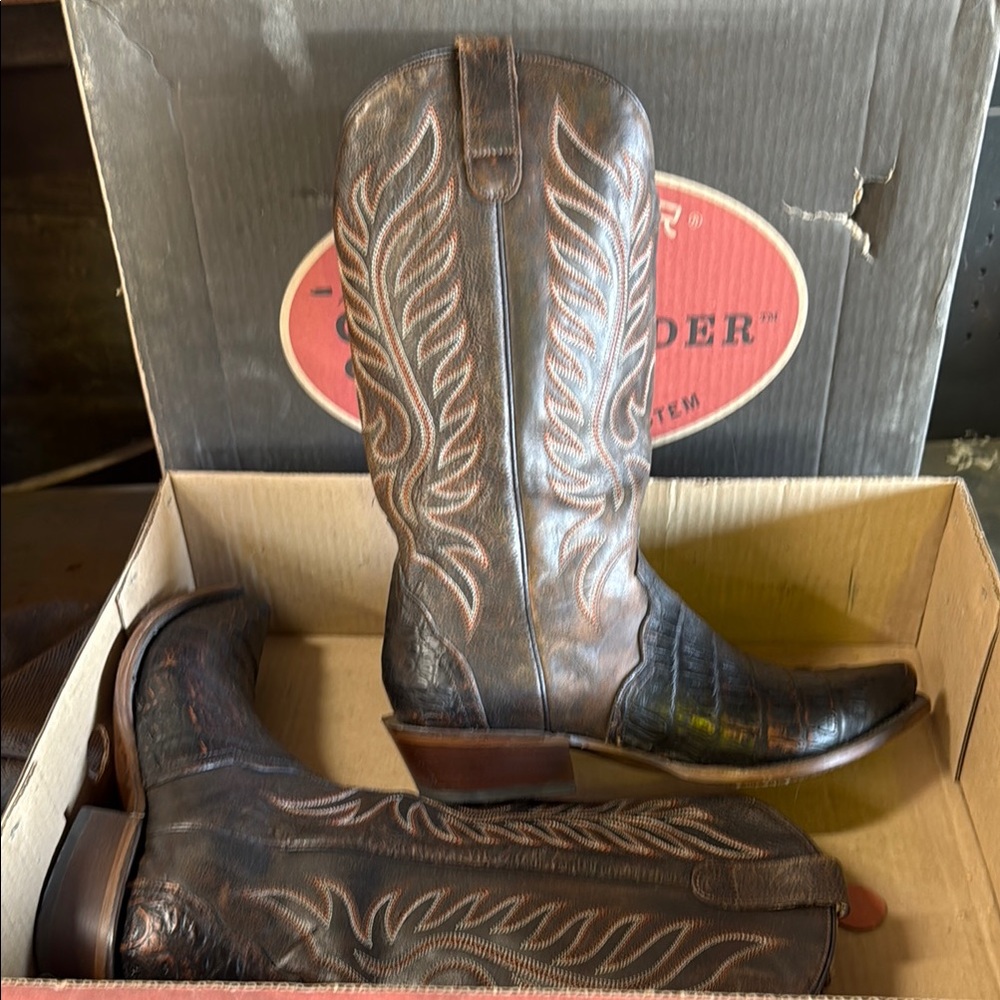 Laredo Brown Cowboy Boots with Intricate Stitching - Picture 1 of 5